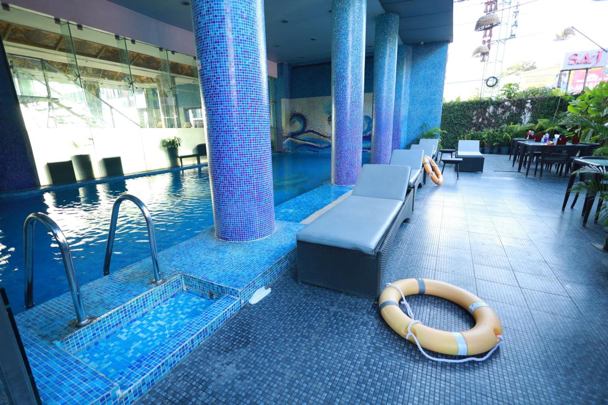 Saj Luciya -A Classified 4 Star Hotel Thiruvananthapuram Εξωτερικό φωτογραφία